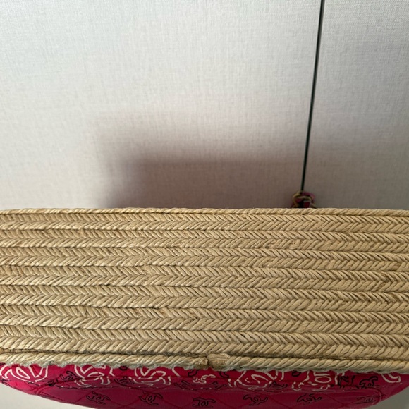 CHANEL Red Quilted Bag with 24kt plated CC logo - Picture 10 of 14